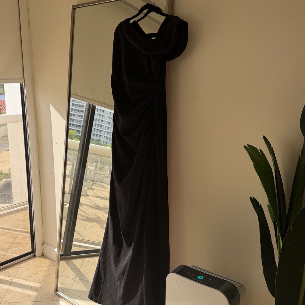 Elliatt Isadora Black One-Shoulder Gown - Picture 4 of 6